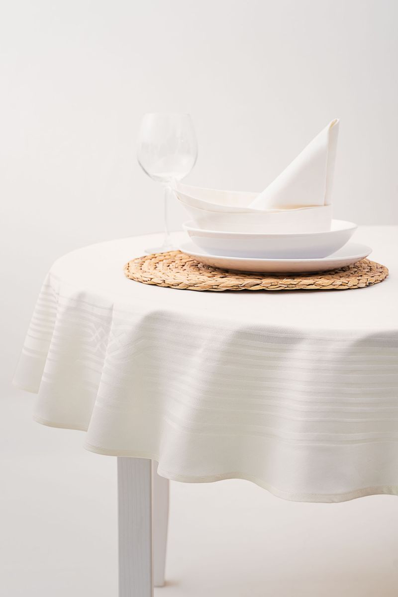 Rahmendesign #2M von Lysel - Runde Damasttischdecke