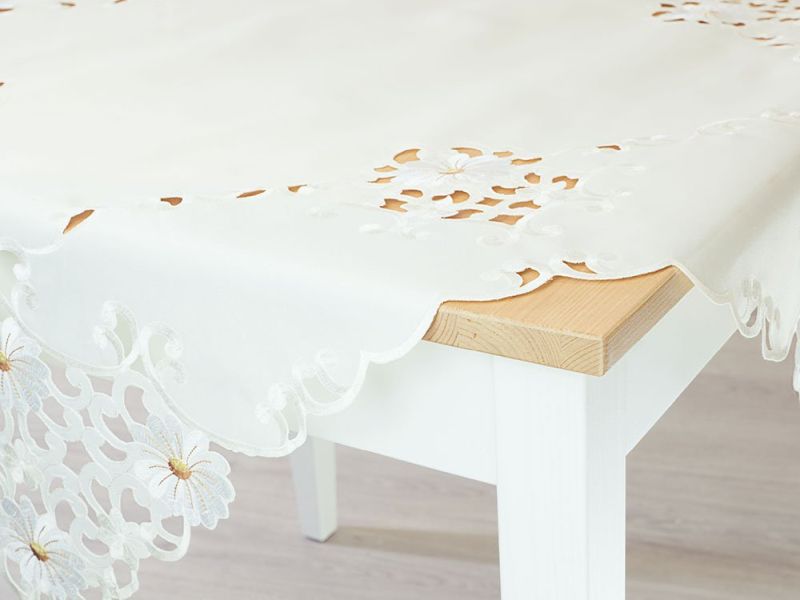 Mitteldecke Bltenstickerei 85x85