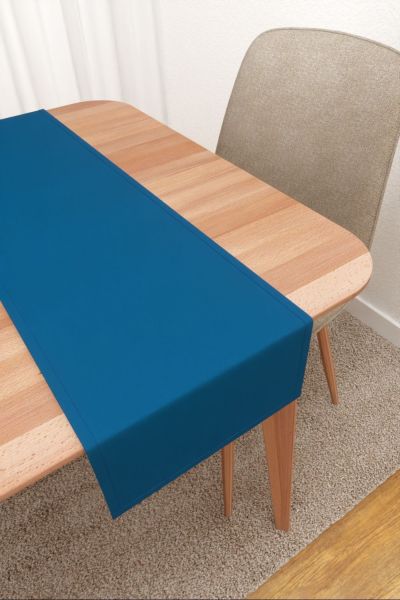 Scuro #3J von Lysel - Tischläufer in himmelblau
