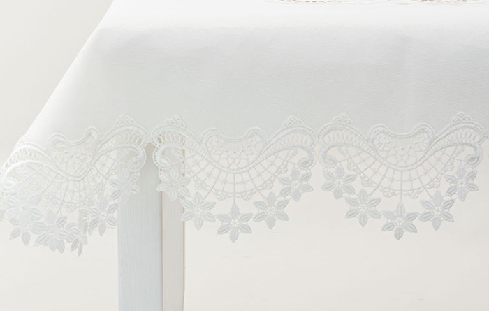 Luftige und schöne Tischdecken mit Spitze